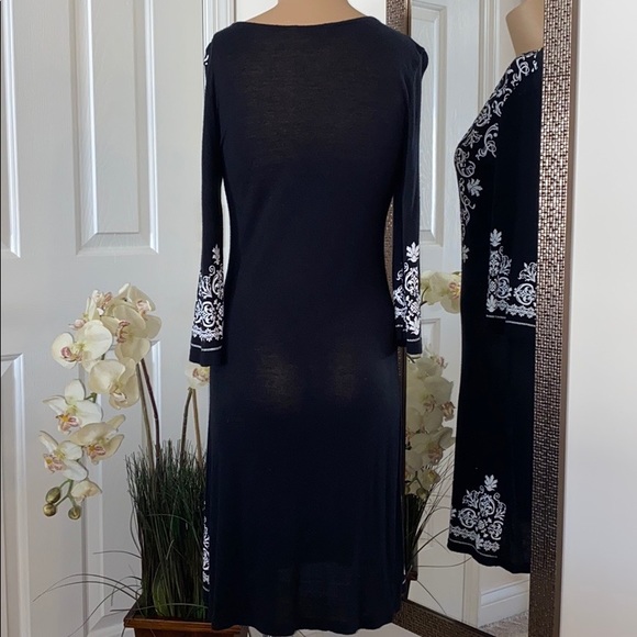 Ninety Black V-Neck Dress with White Details - Picture 4 of 7